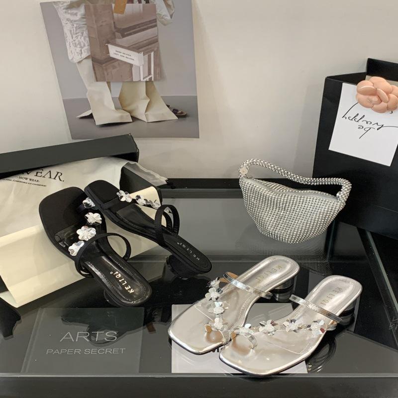 Spring and Autumn 2025 New Fashion Versatile Temperament Square Head Sequins Flower Set Toes Thick Heel Sandals Female Summer