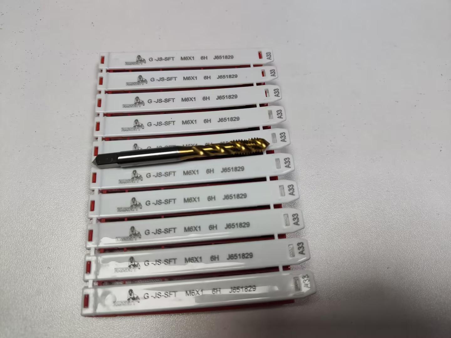 

Titanium Plated Spiral Straight Flute Tap - Industrial Grade, High Hardness for Metric Through and Blind Holes, Cutting Machine Use.