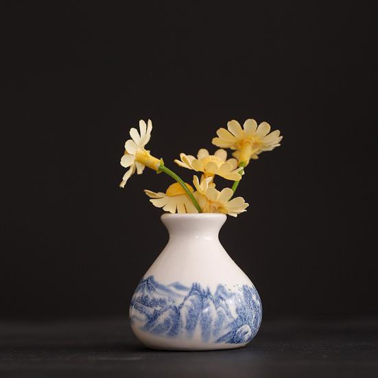 Small Blue and White Porcelains Vase, Mini Chinoiserie Bud Vase, Vintage Ceramic Oriental Handmade Chinese Flower Jardiniere for Home Office Shelf