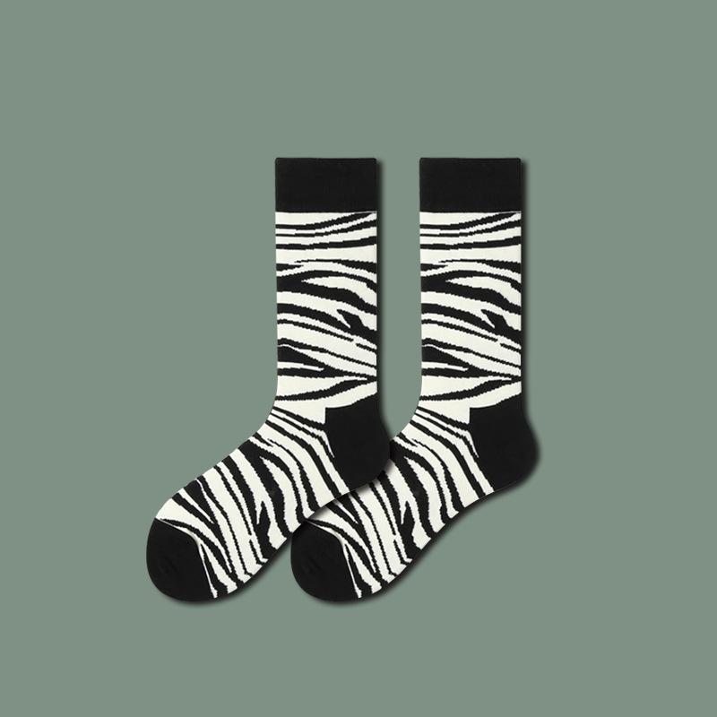 Classic Black And White Cow Pattern Women'S Socks Cute Student Harajuku Versatile Trend Skateboard Mid-Tube Cotton Socks