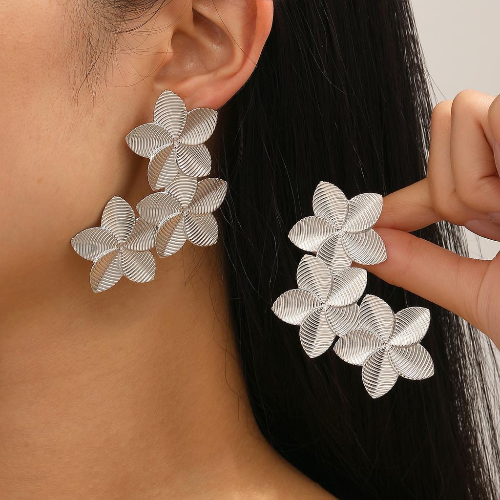 European and American earrings retro simple women's fashion temperament ins wind three continuous brushed five-petal flower earrings