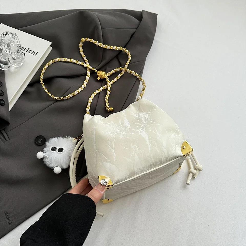 Women's Small Texture Bucket Bag Crossbody Bag Stylish Chain Traveler Leisure and Travel Popular