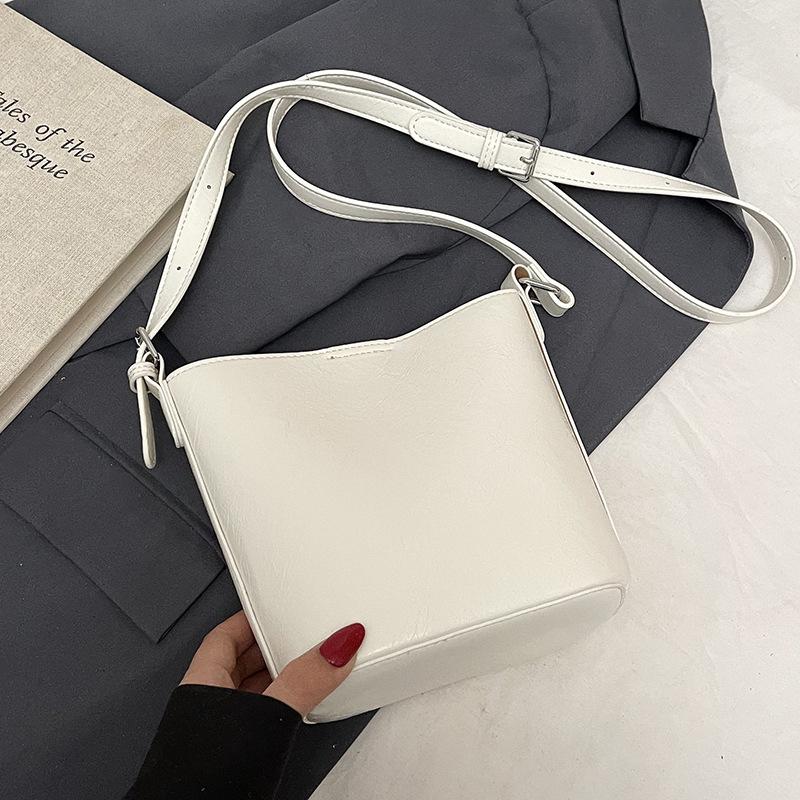 Wholesale Hot Sale Korean Simple Solid Color High-end Bucket Bag Fashionable Versatile Small Fresh Commuter Messenger Mother Bag