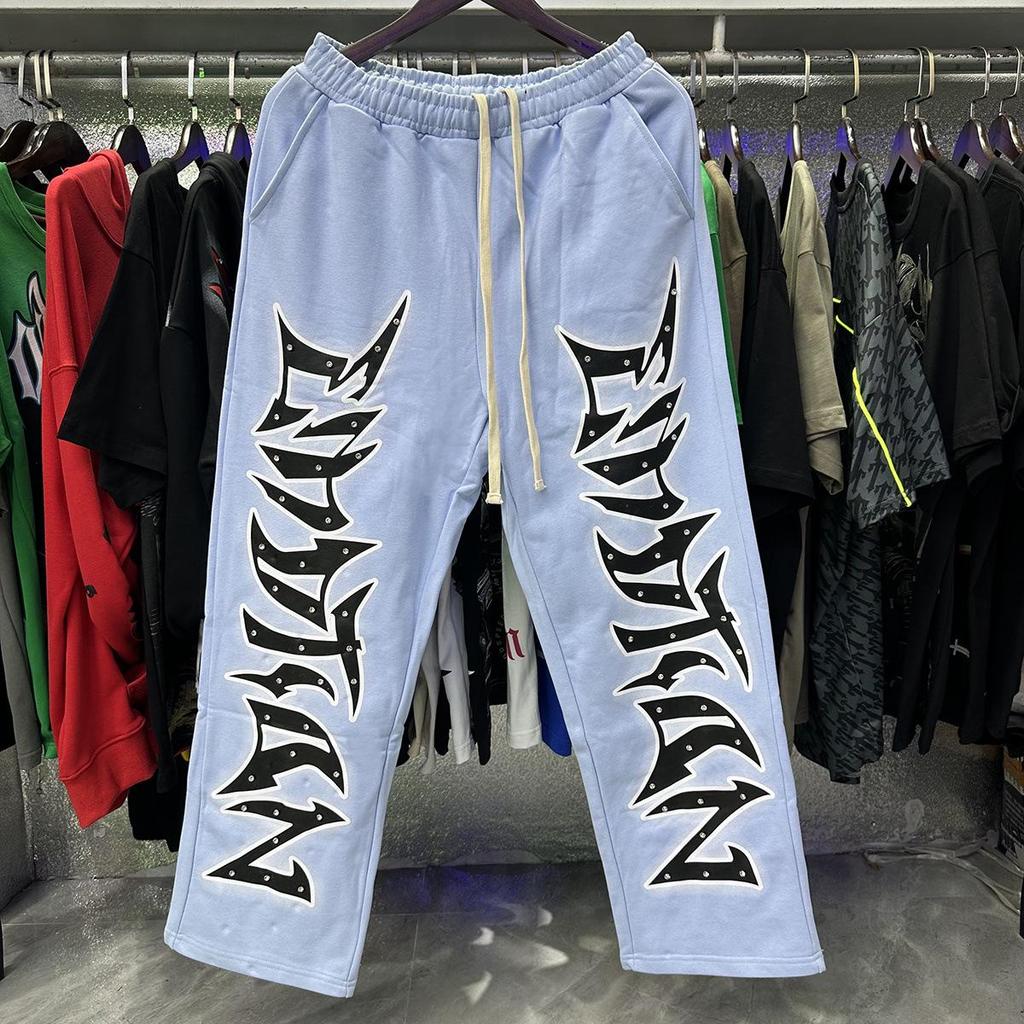 Streetwear kardigan s kapucí s potiskem písmen a kamínky, smíšené emoce