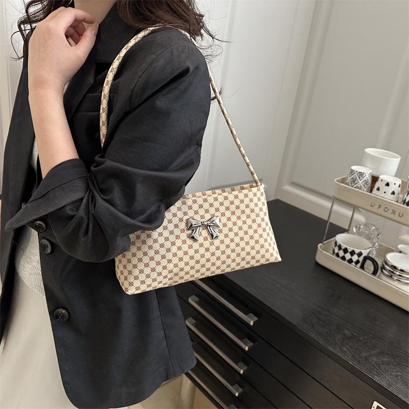 2025 New Personalized Casual Presbyopia Popular Foreign Style Solid Color Temperament Fashionable Butterfly Single Shoulder Underarm Bag Women