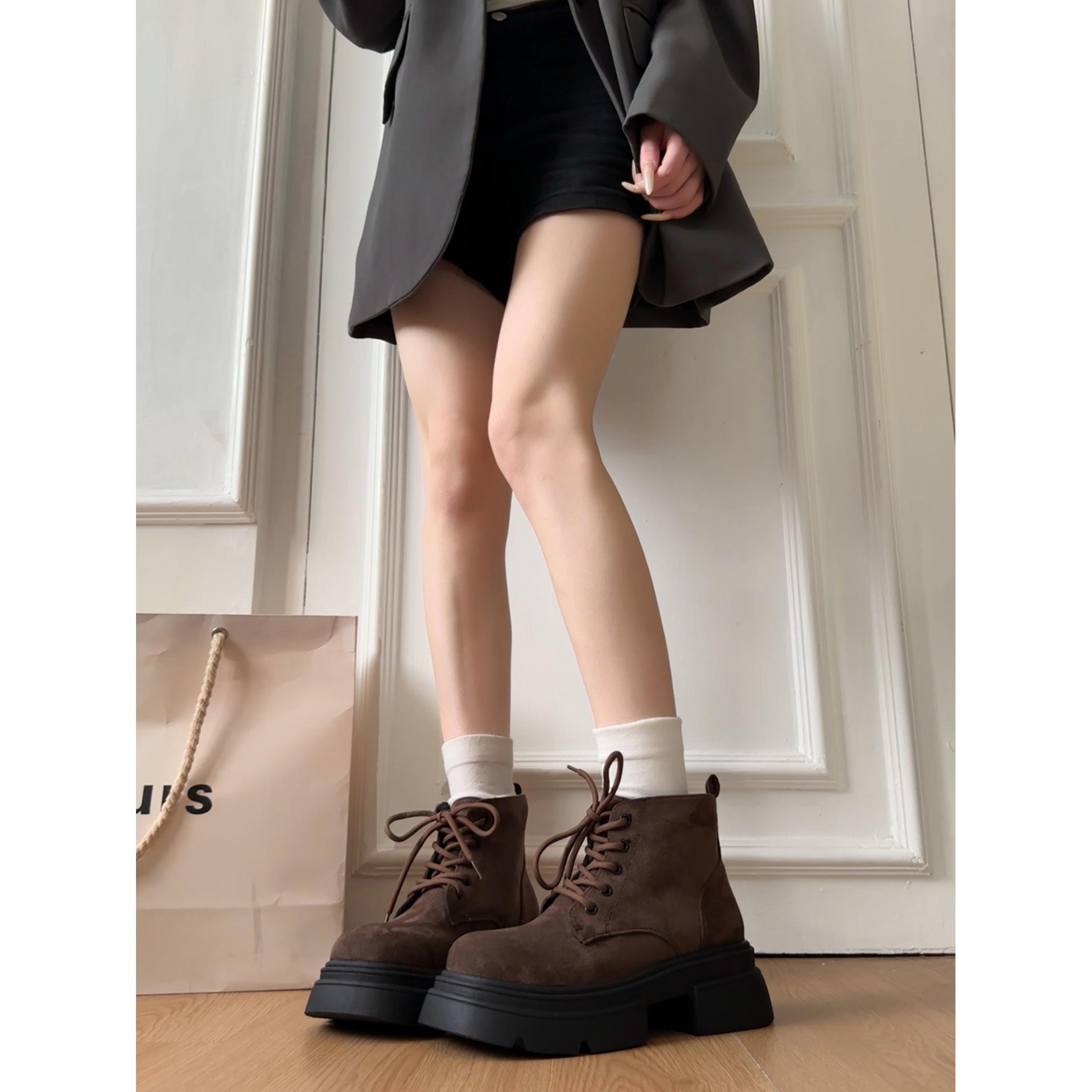 

British style thick heel thick-soled Martin boots autumn small man height and thinness short boots 39 темно-коричневого кольору