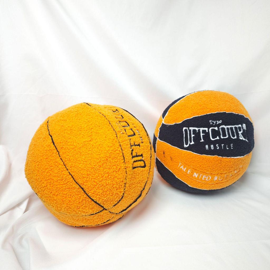 Kreativní plyšová panenka polštář na basketbal mimo hřiště