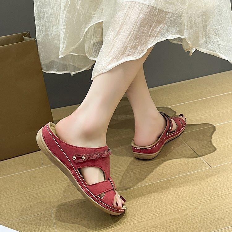 Neue Hausschuhe mit schrägem Absatz für Damen im Sommer 2024, heißer Verkauf, leichter Hausschuhe im europäischen und amerikanischen Stil mit Taillenboden