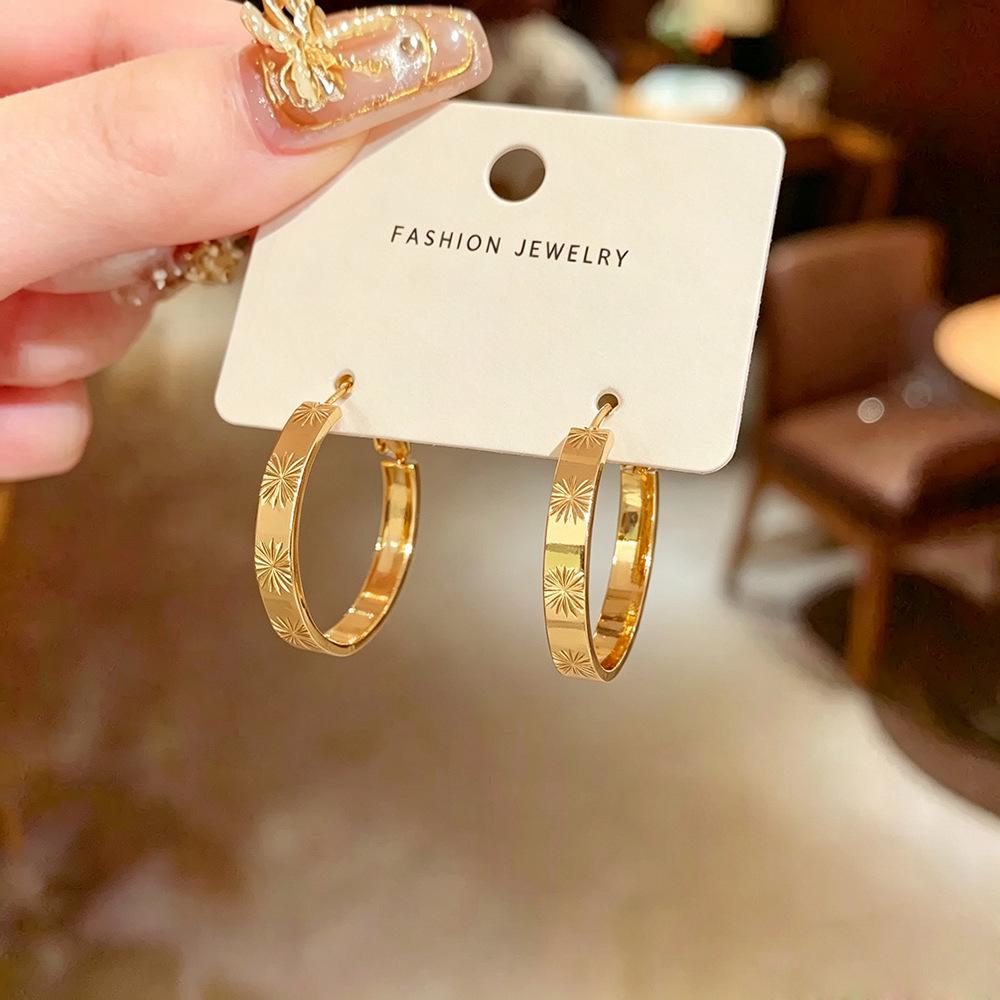 Exquisite Geometric Pattern Earrings: European-American High-End Fashion for Women