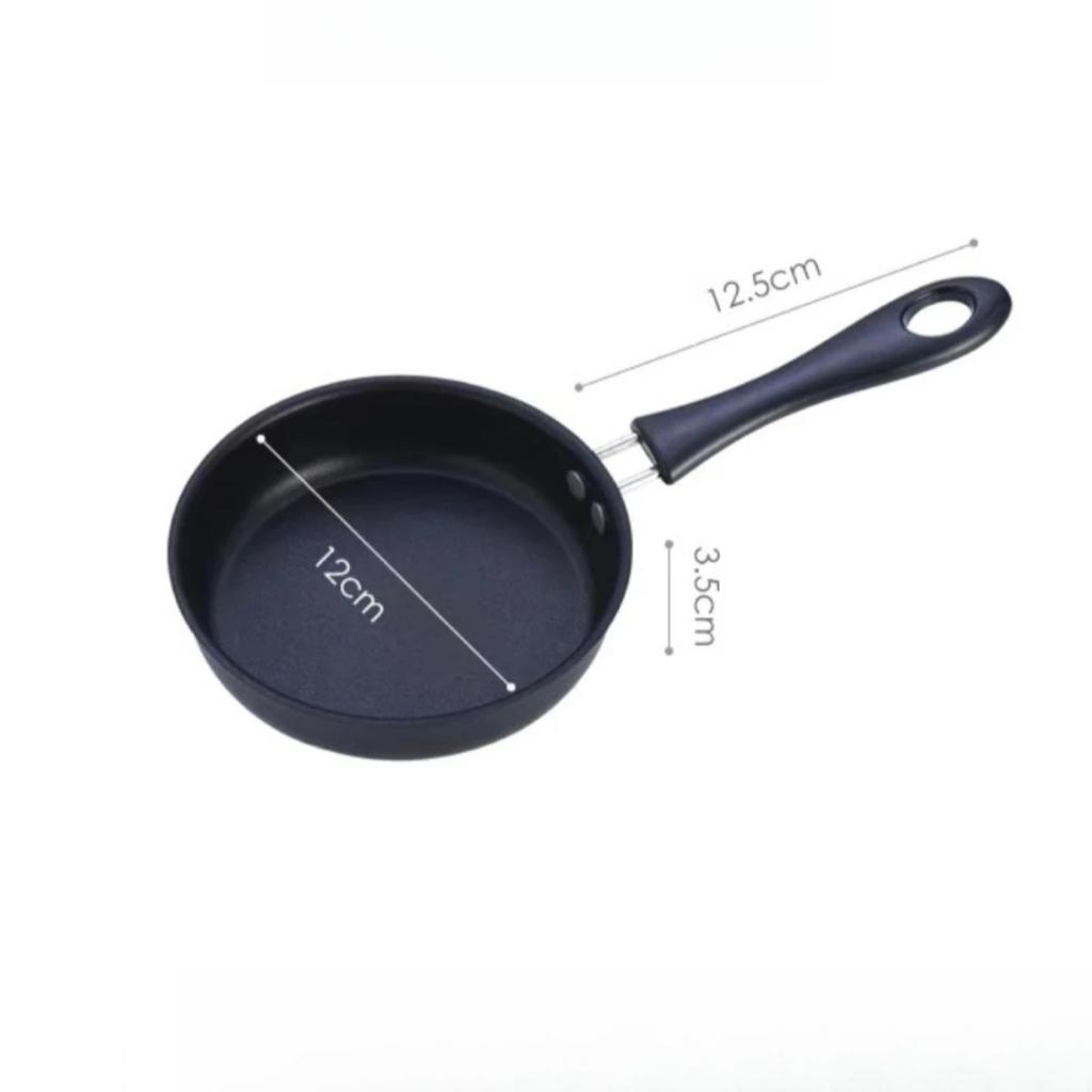 Compact Pan with Handle Design Portable Multifunctional Skillet Fo Egg Omelet Pancake Steak Cooking Supplie for Home Kitchen Use