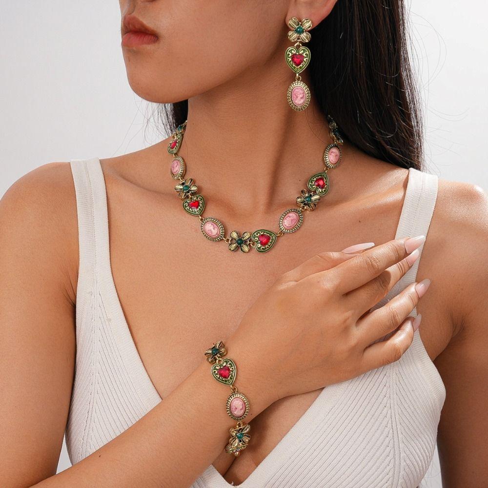 Zink Zinklegierung Vintage Halsketten-Set Elegante Retro Geprägte Ohrringe Herz Cameo Schmuckset Bankett