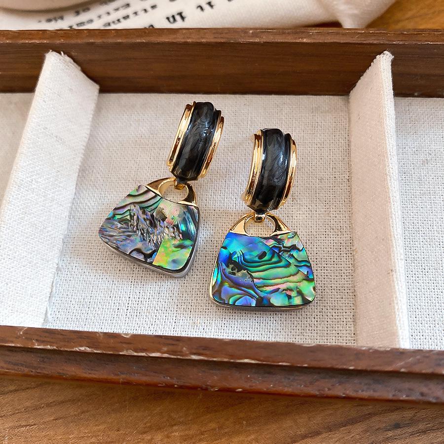 Silver Needle Resin Gradient Shell Earrings: Geometric, Personalized, High-End Fashion Studs