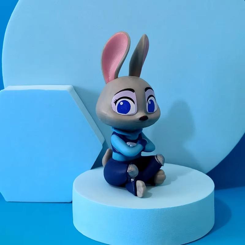 MINISO Zufällige Eine Anime Cartoon Winnie Puuh Stitch Hase Ente Niedliche PVC Actionfigur Handgefertigtes Modell Puppe Spielzeug Kinder Geburtstagsgeschenk