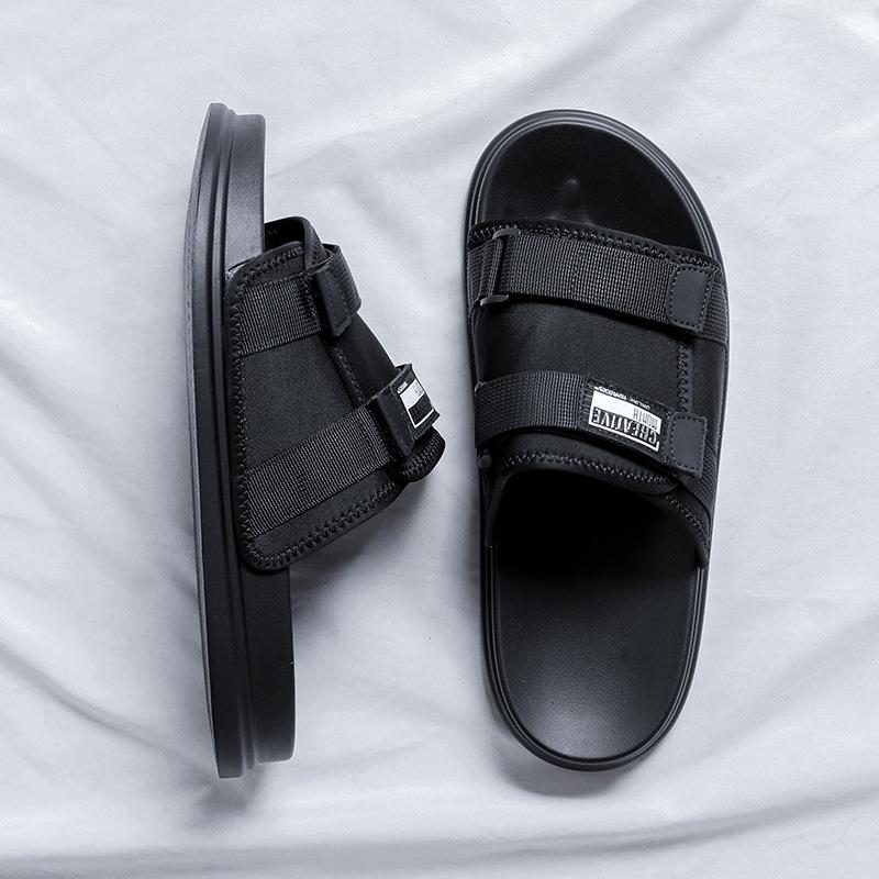 Internet-Promi-Herrenschuhe 2025 Sommer neue Herrenmode Hausschuhe Trend vielseitig rein schwarz Strand Hausschuhe 1505-R