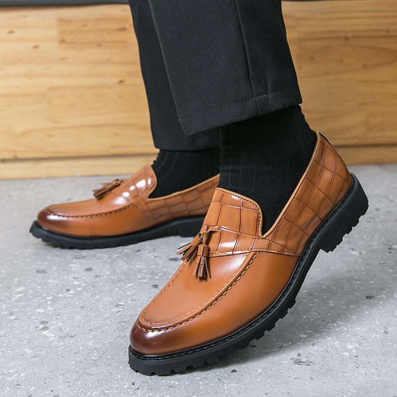

Мужская обувь большого размера, британская повседневная кожаная обувь, мужская обувь-лоферы на одной педали, мужские лоферы с бахромой, мужские маленькие кожаные туфли 47 коричневый