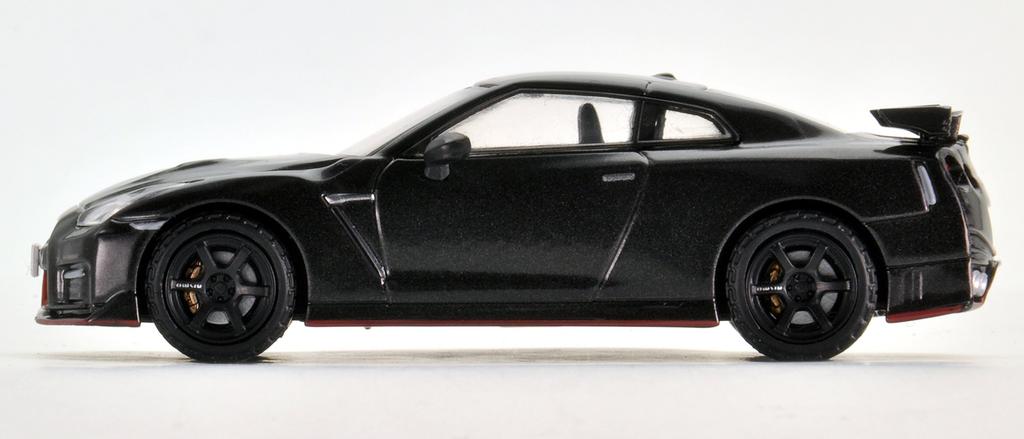 Tomica Limited Vintage Neo 1/64 Scale LV-N153b Nissan GT-R Nismo 2017 Model (Black, Finished)