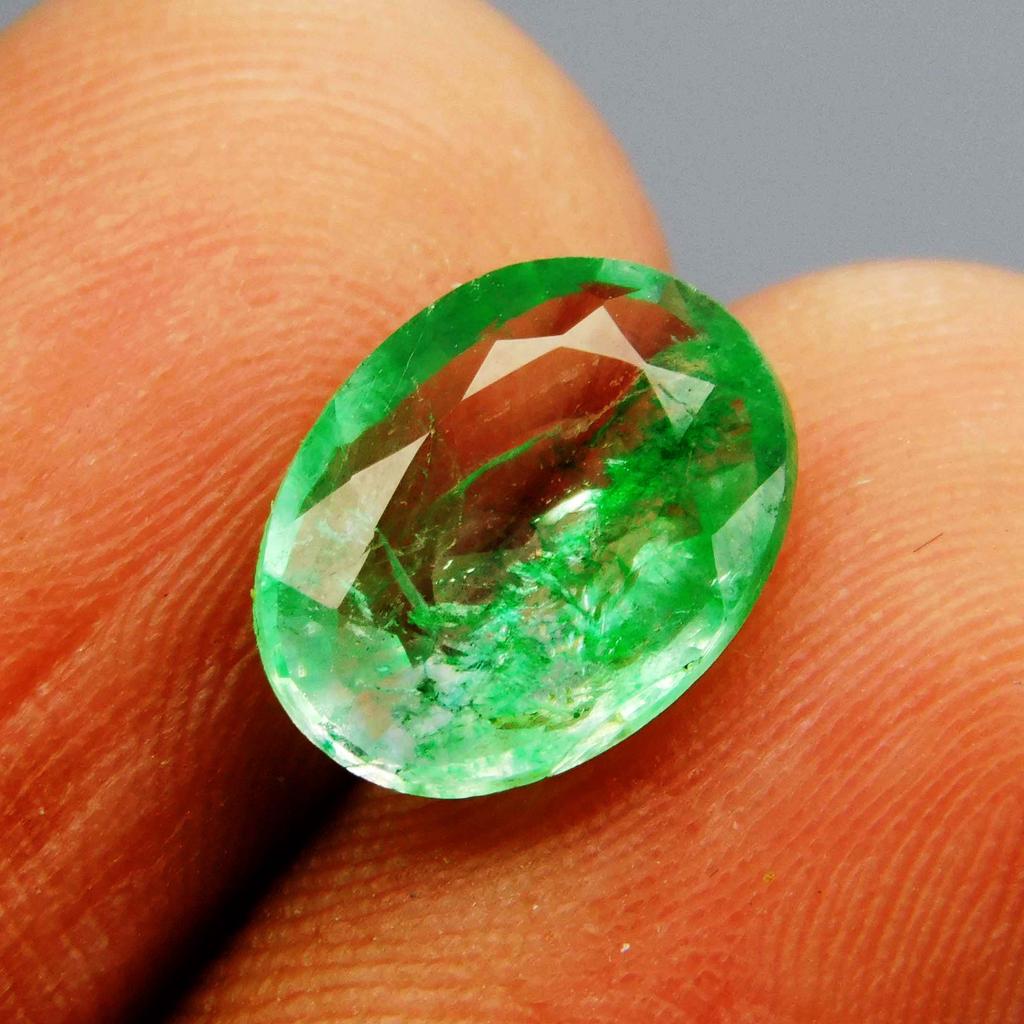 Natural Green Colombian Emerald 7 Carat Loose Gemstone   Oval Cut
