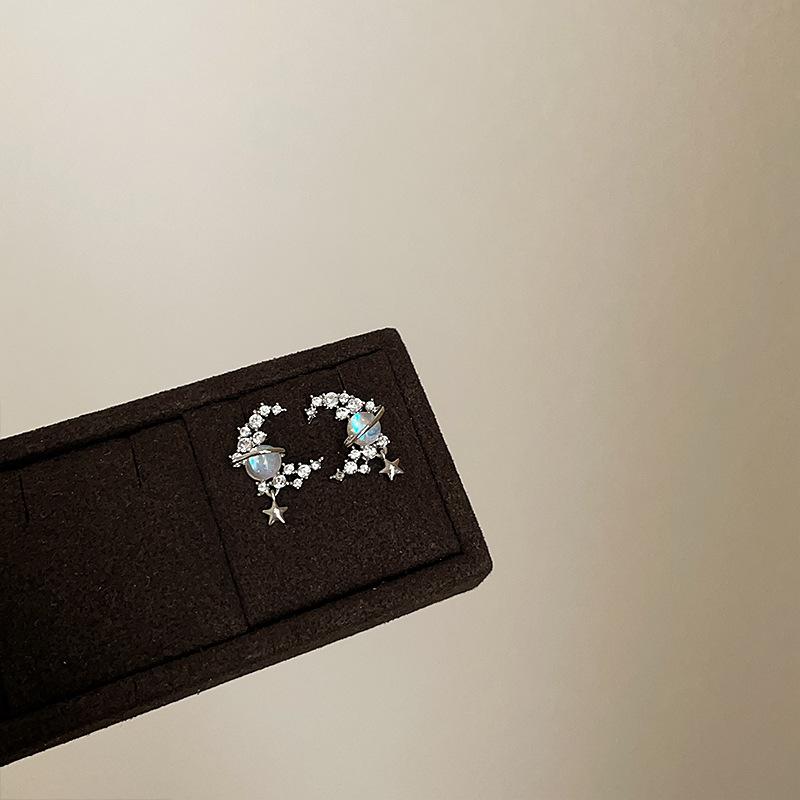 Niche Design Sense Star Moon Zircon Stud Earrings Women'S Personality Unique Exquisite Elegant Temperament Fashion Versatile Earrings