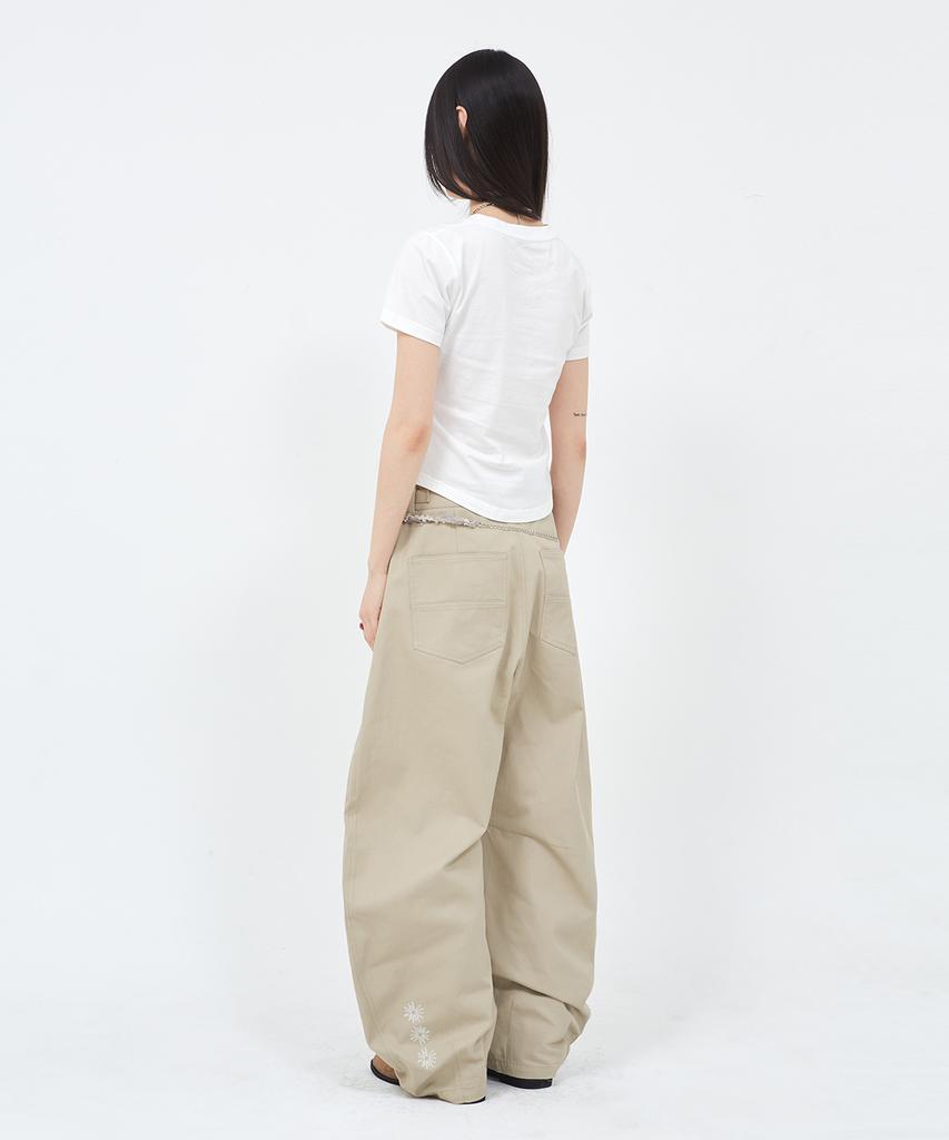 Sekeondeusolteu Balloon Tab Curved Cotton Pants (Beige)