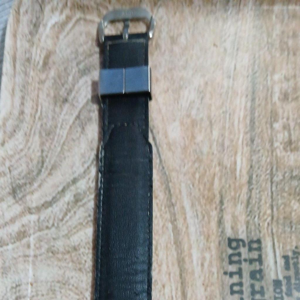 Used CASIO PRO TREK PRT-1400 Casio Pro Trek wristwatch, no battery, scratched, manual