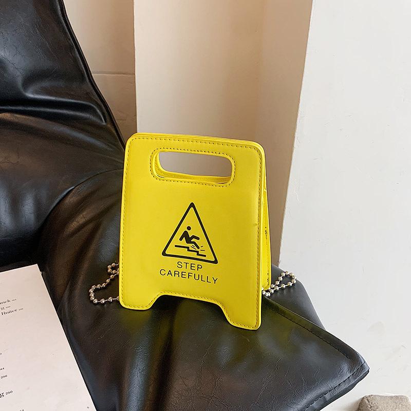 

Новая мода креативная пародия на персонализированный знак парковки, запрещающий движение, сумка-показ, женская сумка, модная сумка-мессенджер с цепочкой жёлтый