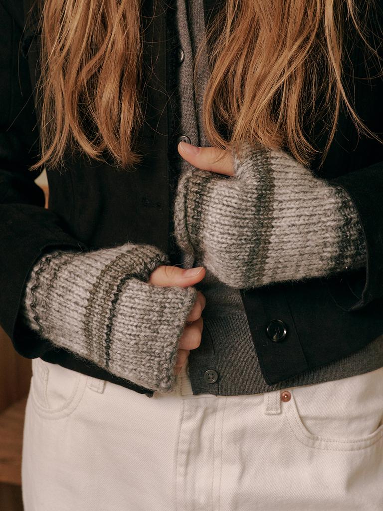 Olinkeompeulliteu Journey Of Sky Dawn Beanie & Warmer Set
