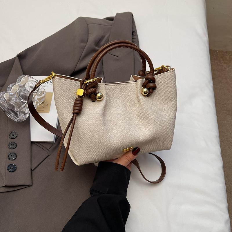 

Hand carrying simple fashion slack bucket bag women 2025 autumn trend wrinkled texture commuter messenger bag tide