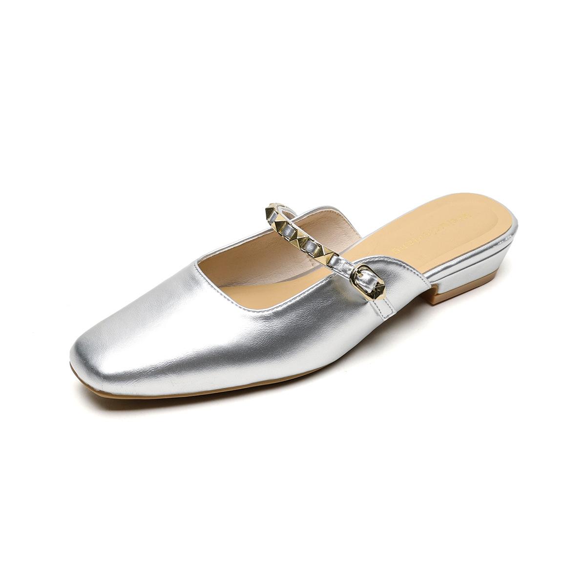 

Баотоу полутапочки женские уличные однословные с заклепками толстый каблук крутые тапочки лето 43 серебряный