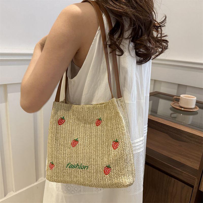 Summer Strawberry Straw Woven Large Capacity Tote Bag New Fashionable and Versatile Casual Small Fresh Shoulder Bag