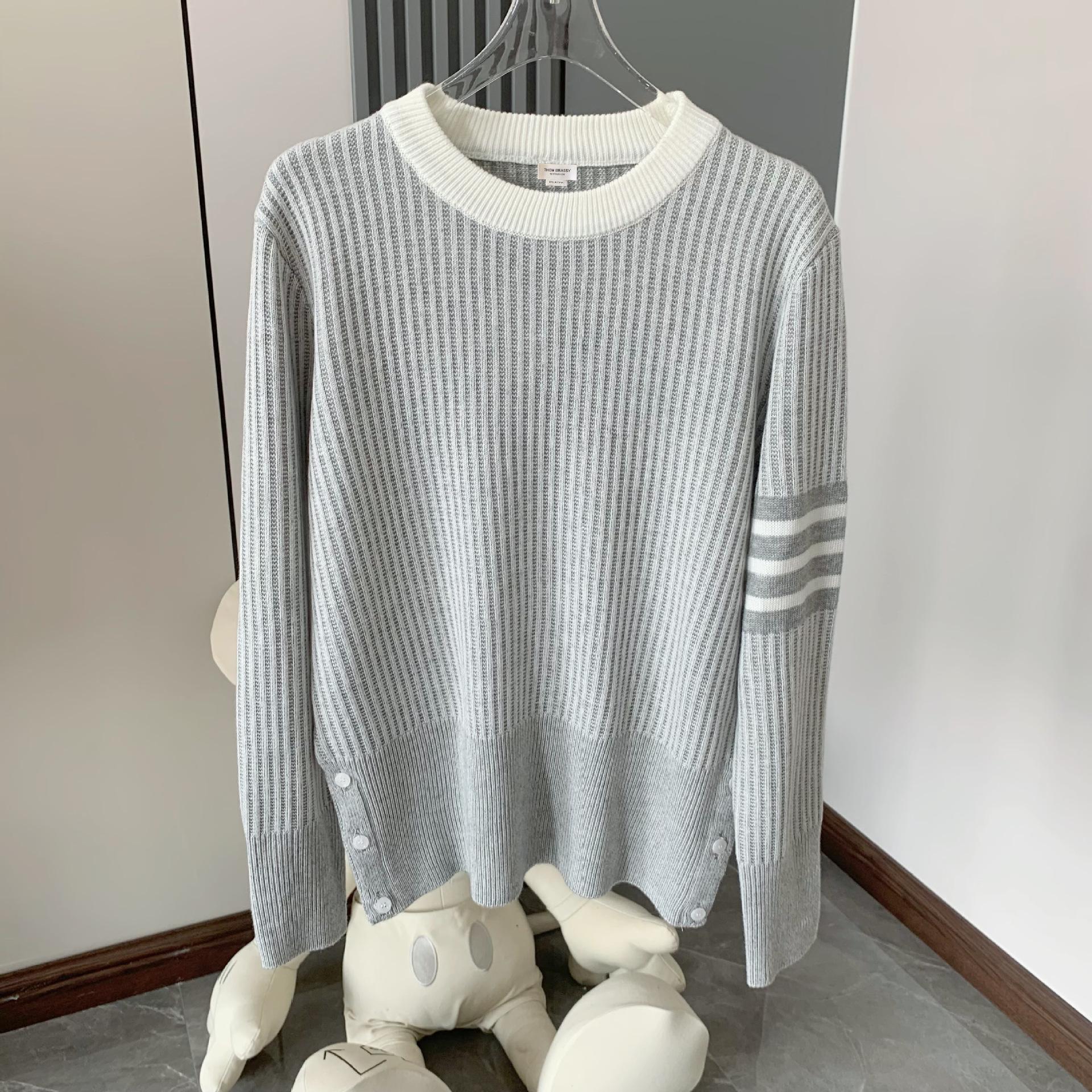 

THOM BRASSY 9081 Wide Ribbed Crewneck Small