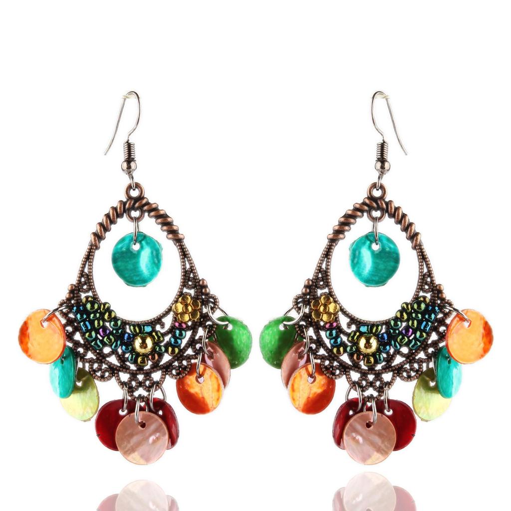 Elegant Bohemian Feather Dangle Earrings - Retro Ethnic Style for a Chic Vacation Look