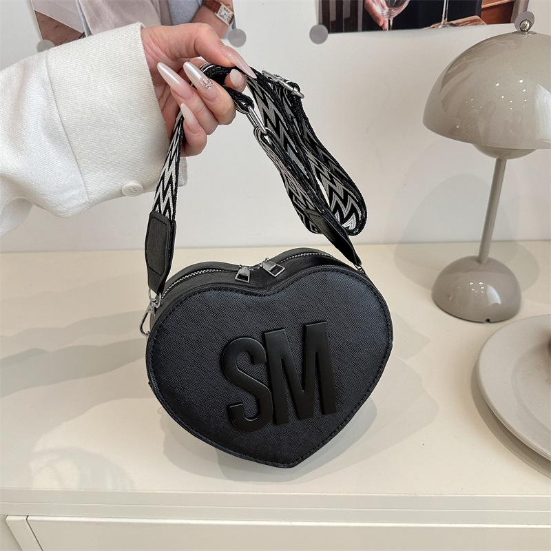 Simple and fashionable letter wide shoulder strap single shoulder messenger bag 2025 summer new niche design love foreign style women's bag
