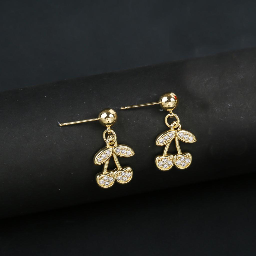 New Sweet Cherry Earrings for Women Red Cherry Fruit Stud Earring Cute Girl Simple Exquisite Edition Luxury Designer Jewelry
