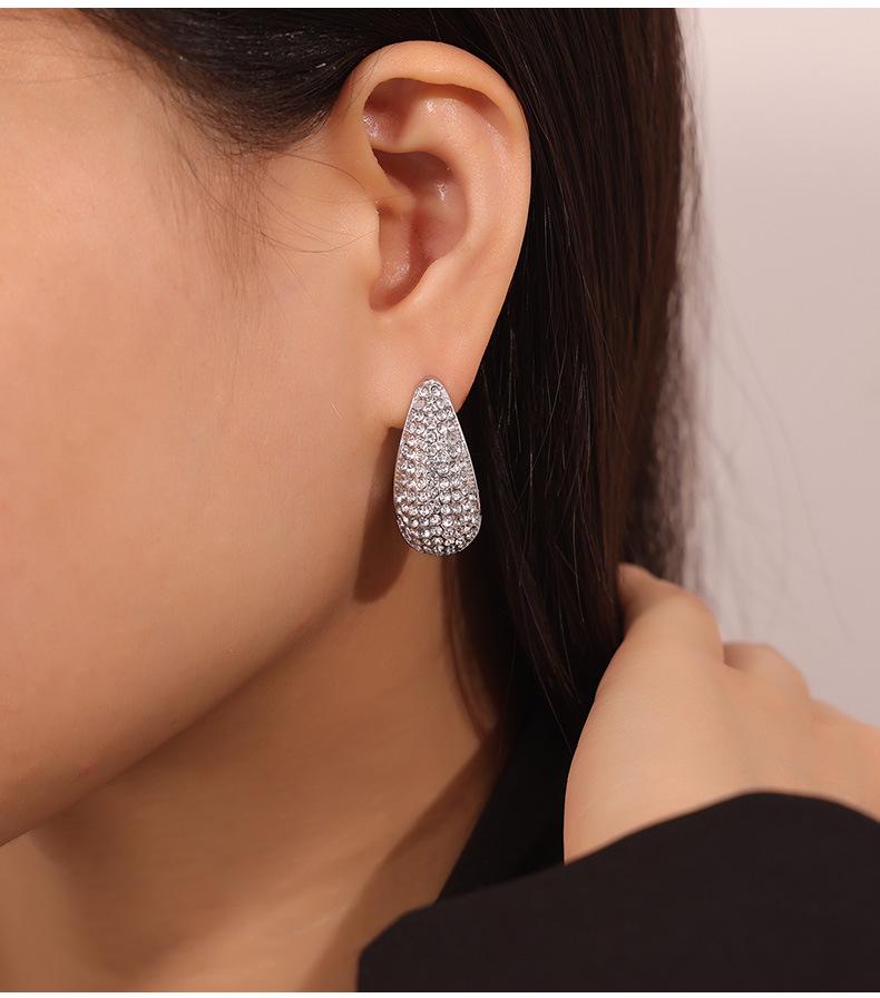 European Style Water Drop Rhinestone Earrings: Fashionable, Light Luxurious, Temperament Enhancing, 18K Gold-Plated Titanium Steel.