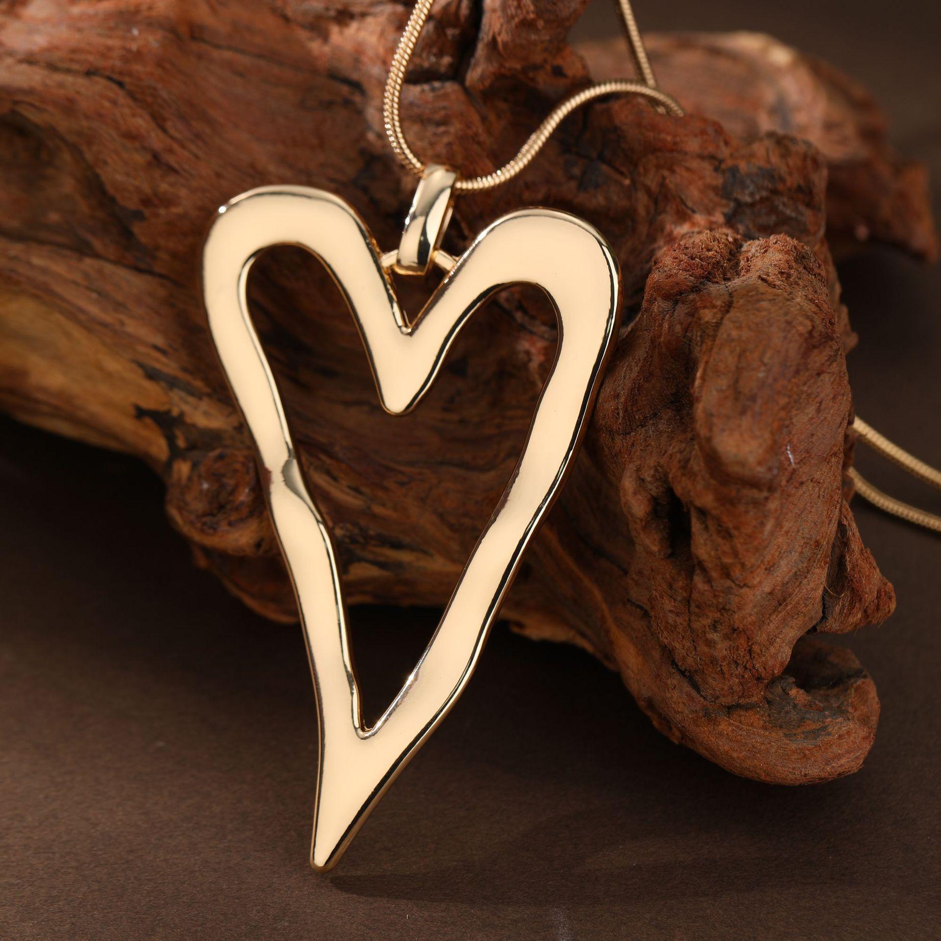 

Новая глянцевая полая любовь длинная подвеска, женское преувеличенное универсальное нерегулярное ожерелье из сплава в форме сердца