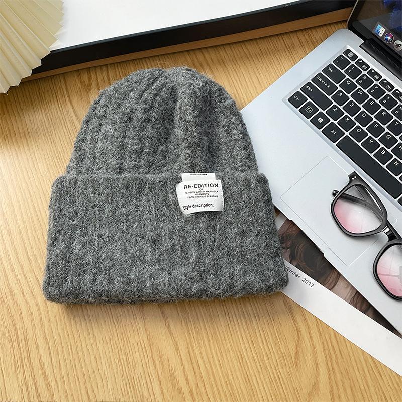The Large Head Girdle Warm Ear Protecting Knitted Cap Is Fashionable and Versatile Making Your Face Look Good. The Small Woolen Cap Keeps You Warm
