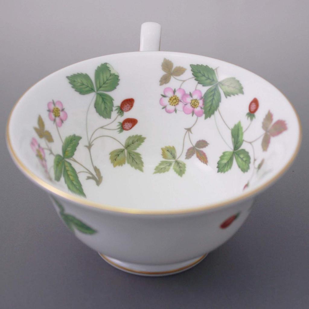[Officially Imported] Wedgwood Wild Strawberry Cup & Saucer (Peony) Wedding Gift 1053287