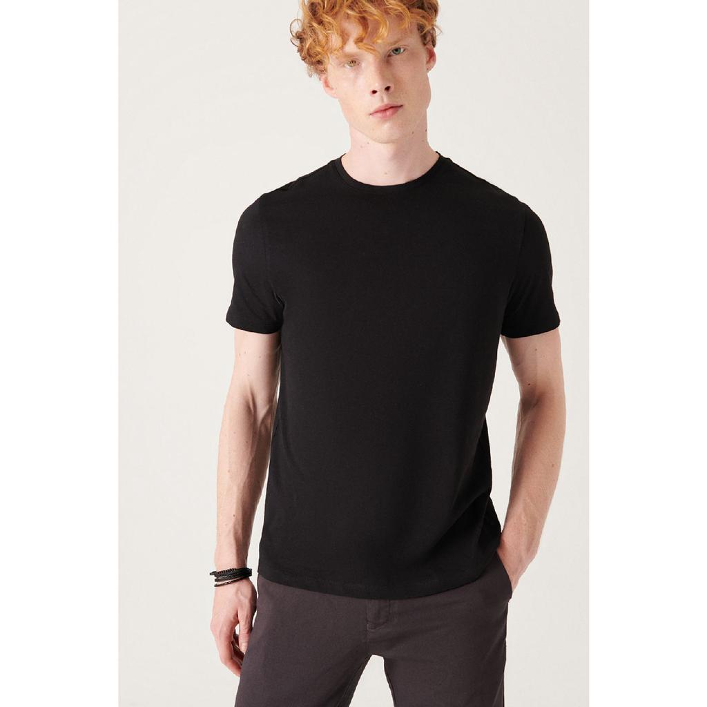 Camiseta negra 100% algodón transpirable con cuello redondo y corte estándar para hombre E001000