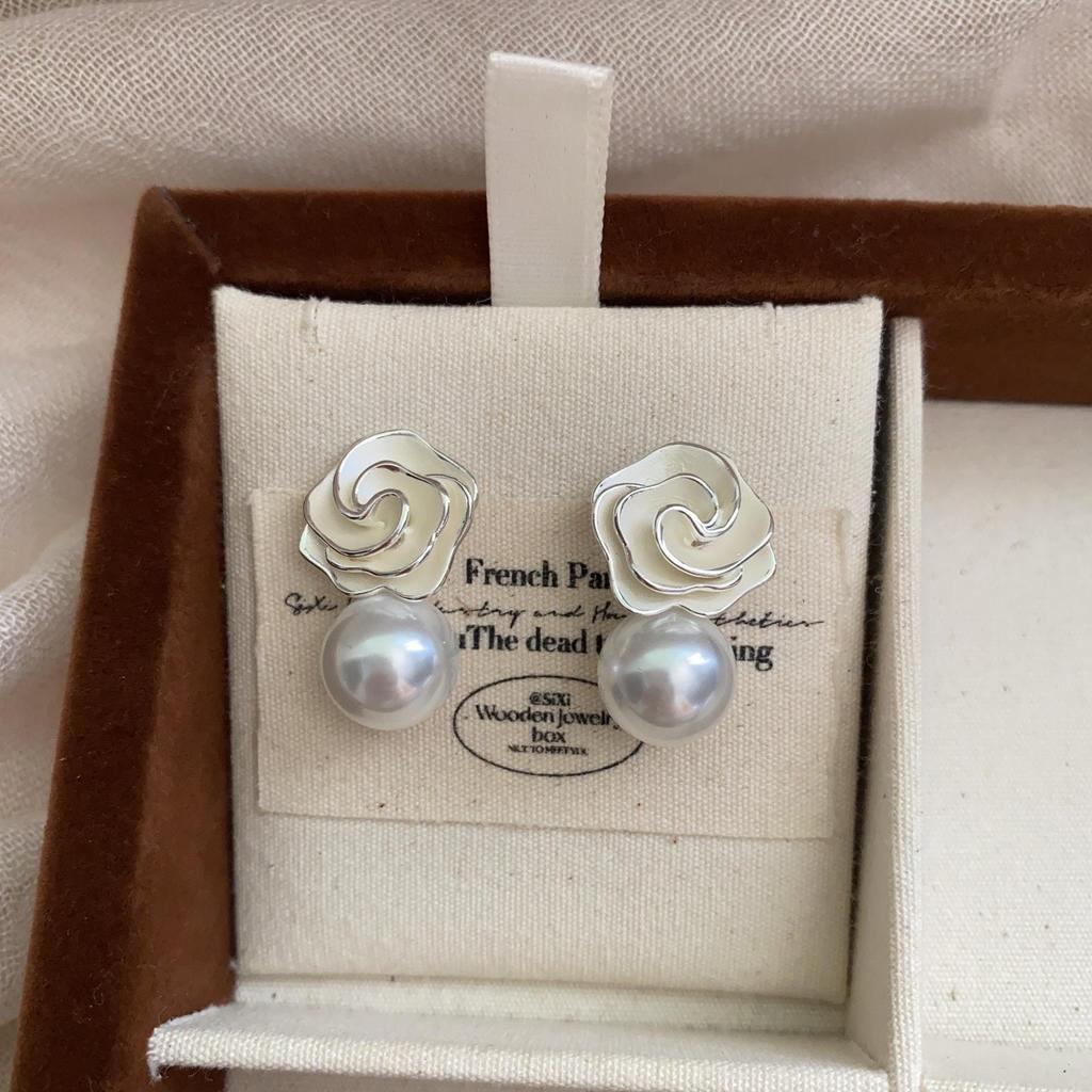 French Gentle Rose Pearl Earrings Temperament High Sense Niche Design Earrings Sweet Beautiful Woman Simple Stud Earrings