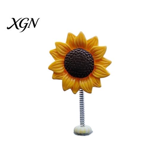 Interior Aesthetic Accessories 5Pcs Wobble Sunflower Car Dashboard Decor, Resin Spring Flower Ornament Cute Office Desk Decorations with Non