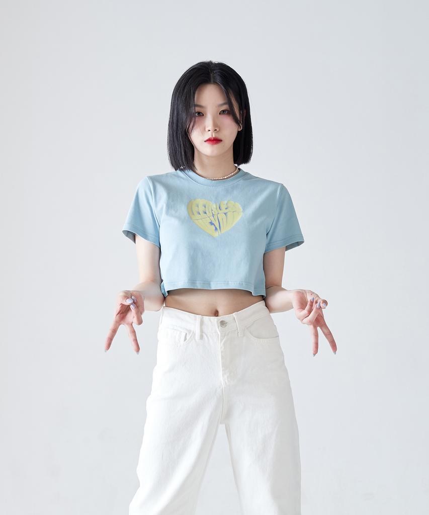 LEEDSLESS Leedsless Heart Emoji Crop-Shirt [Sky Blue]