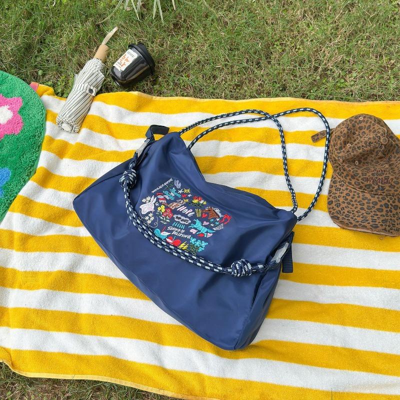Japanese Fashion Embroidered Nylon Shopping Bag Versatile Large Capacity Canvas Messenger Bag Foreign Style Leisure Commuter Handbag