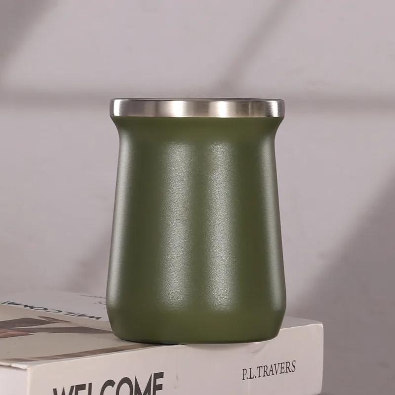 Ein doppelwandiger 8oz Isolierbecher aus Edelstahl 304 mit einem schlichten europäischen Stil, geeignet für zu Hause und auf Reisen