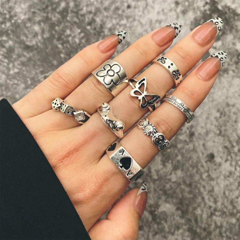 24pcs Y2K Gothic Rings Set for Women and Men Silver Punk Grunge Vintage Jewelry with Heart Snake Flower Designs