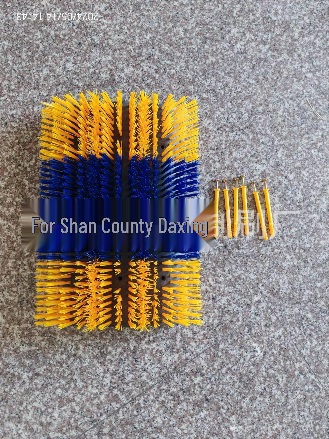 

Extra-Large Folding Rotating Horse Grooming Brush with Massage and Itch Relief Features.