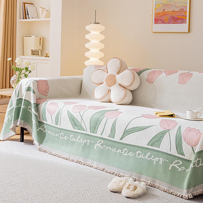 

Flower patterned sofa cover fabric is versatile throughout the , easy and modern, dustproof, and can be applied designed for decoratin 180x180cm