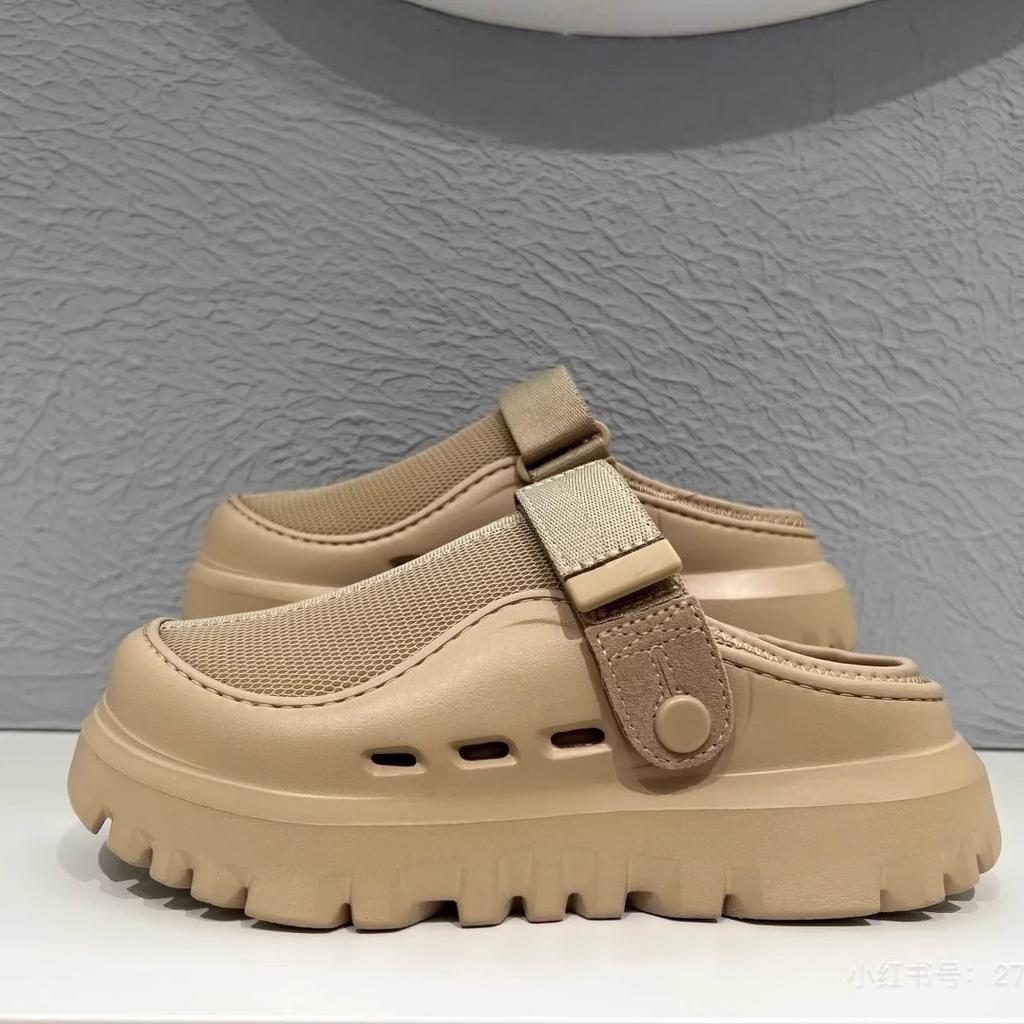 Im Sommer 2025 sind die neuen Plateau-Klett-Sandalen mit dicker Sohle atmungsaktiv und leicht, und die Strand-Damenschuhe werden draußen getragen.