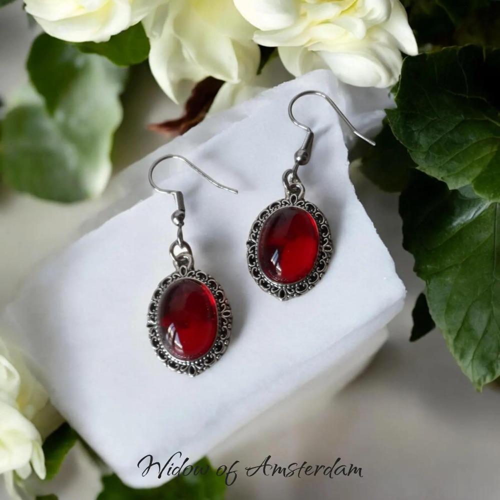 Temperament Gothic Geometric Oval Lacework Deep Red Glass Crystal Dangle Earrings for Women Halloween Charm Retro Jewelry Gifts