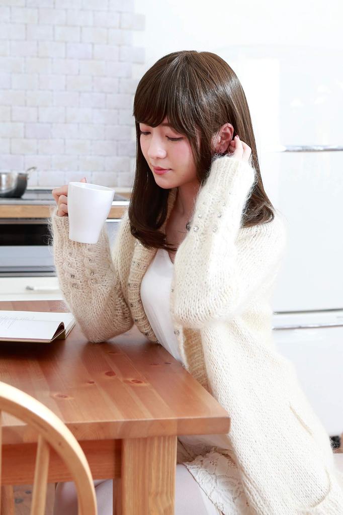 Long Heat-Resistant Hat, Dark Brown