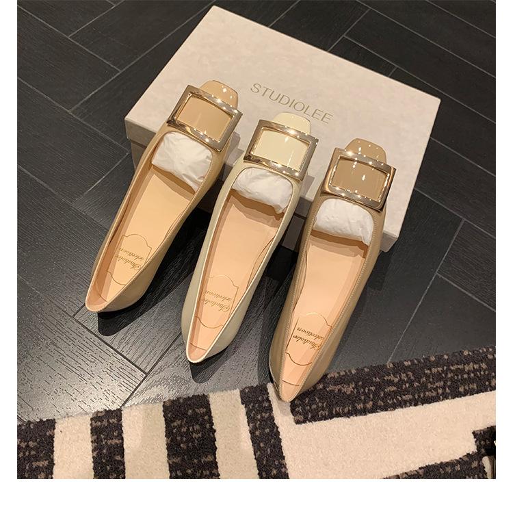 Sheepskin version~ Grape Mom Wannian classic temperament square head commuting shallow mouth square buckle banana heel single shoes women's high heels